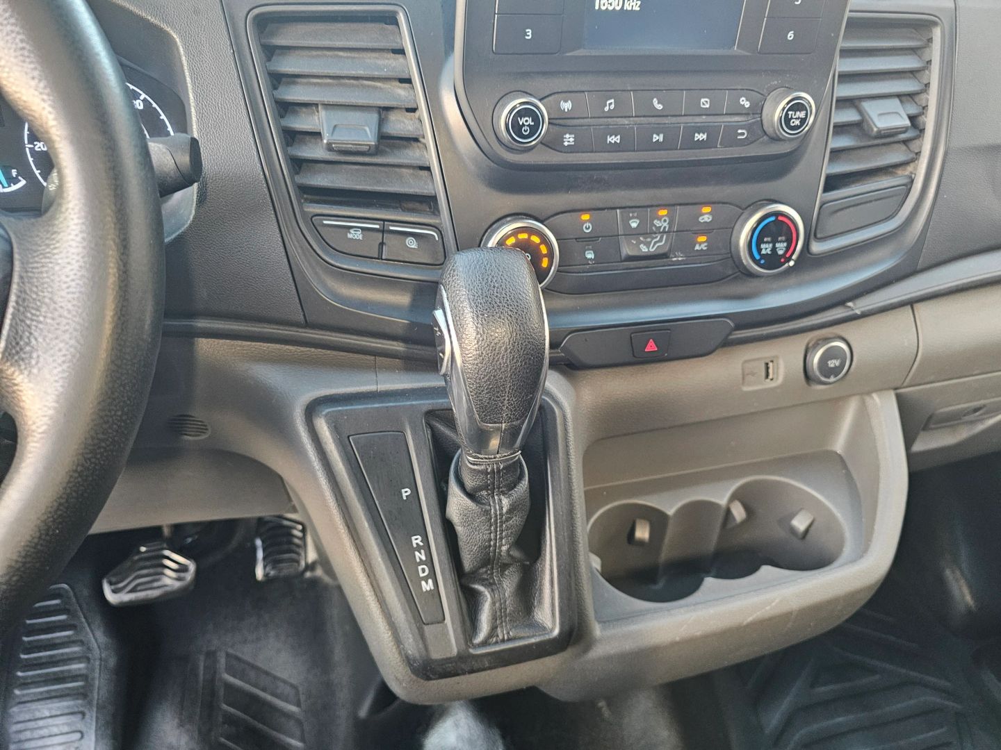 Ford Transit photo 15