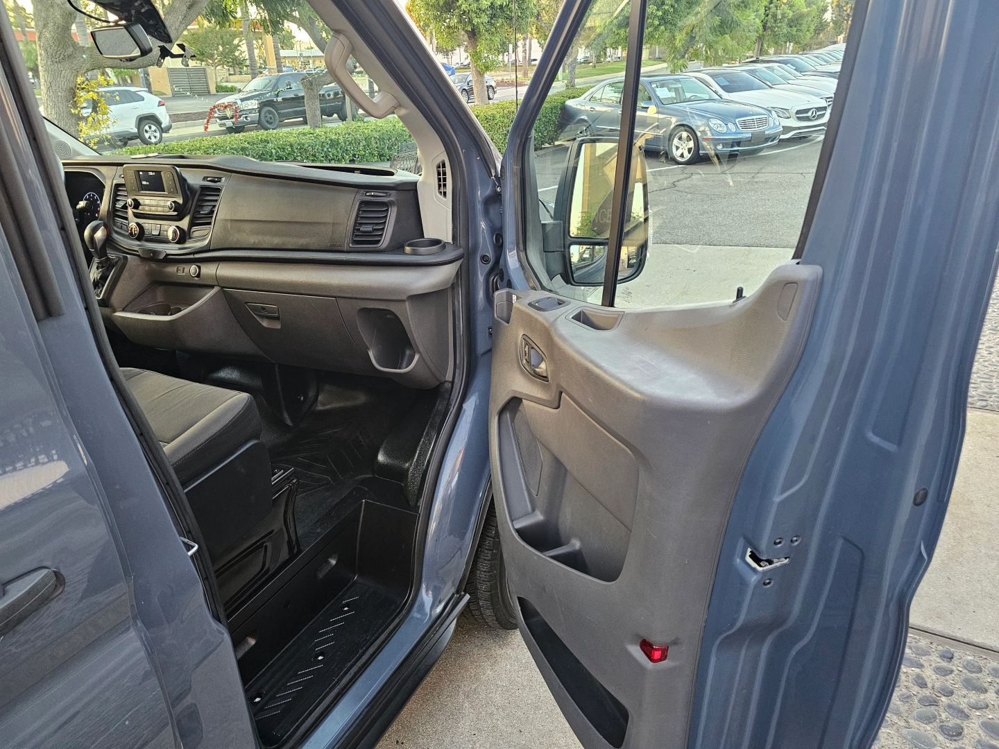 Ford Transit photo 17