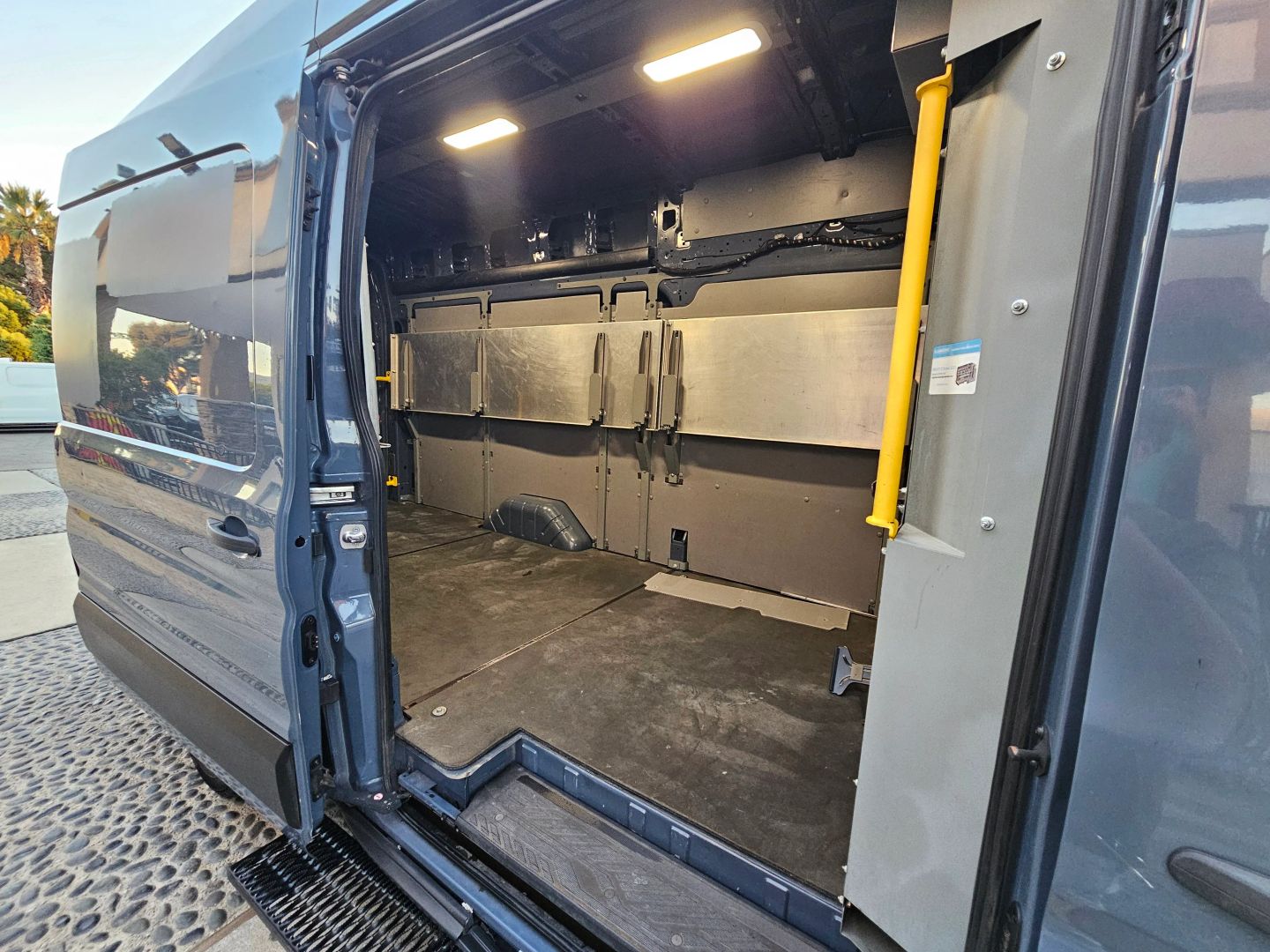 Ford Transit photo 19