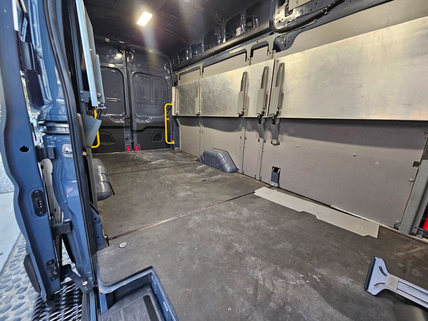 Ford Transit photo 20