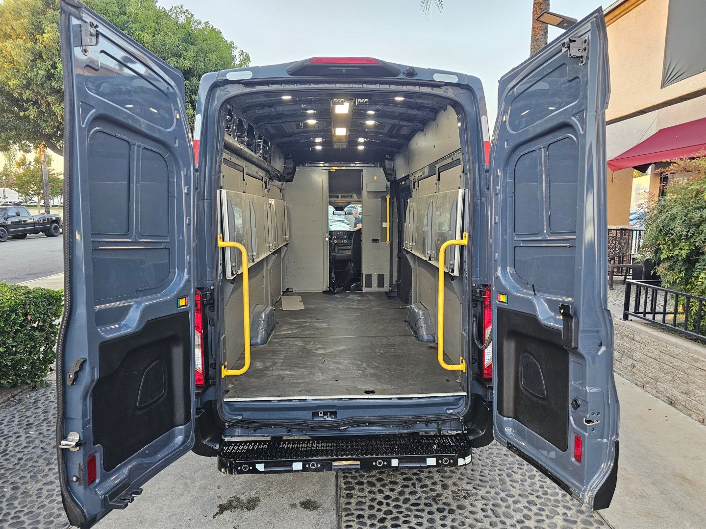 Ford Transit photo 21