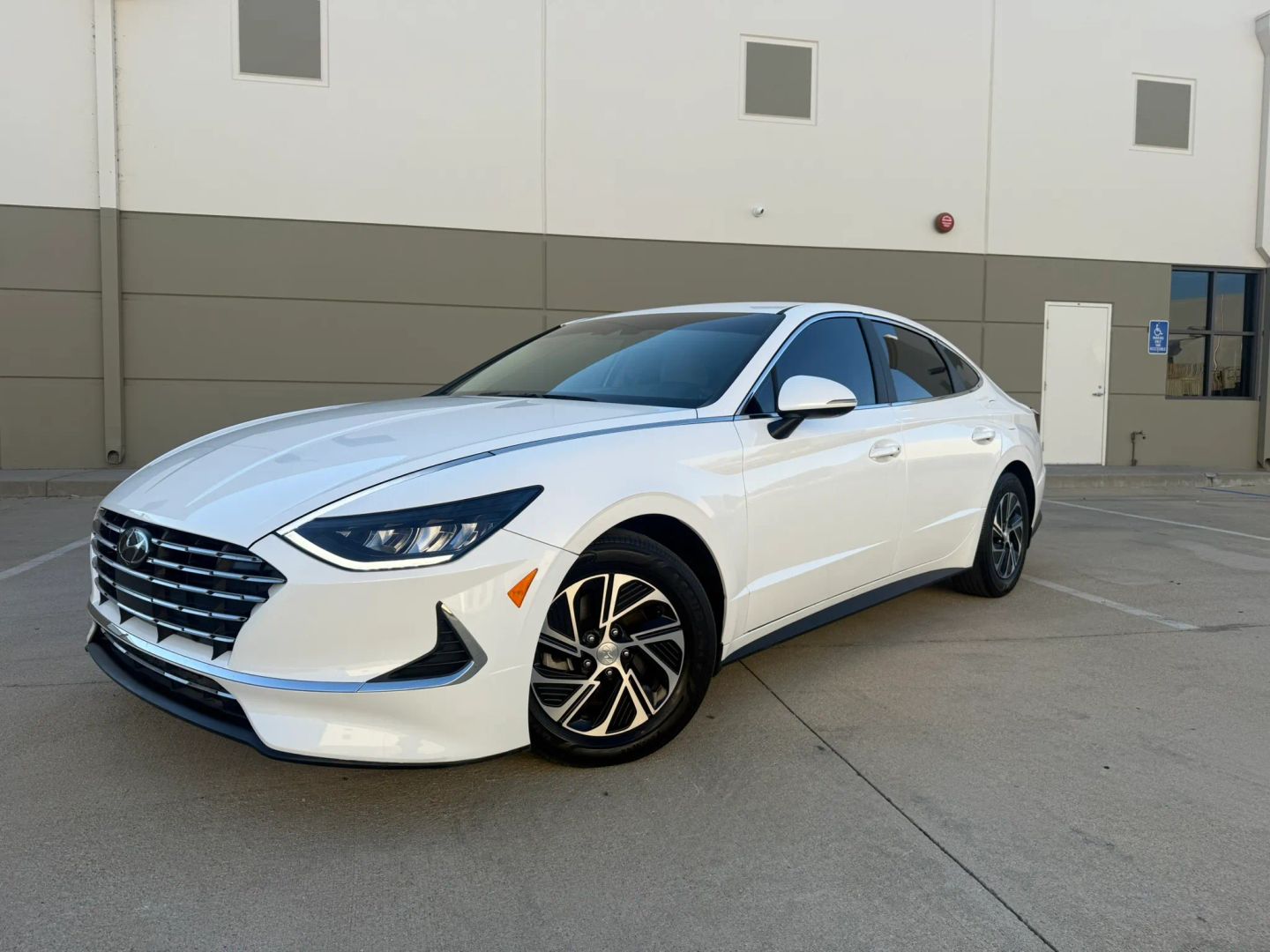 Hyundai Sonata photo 2