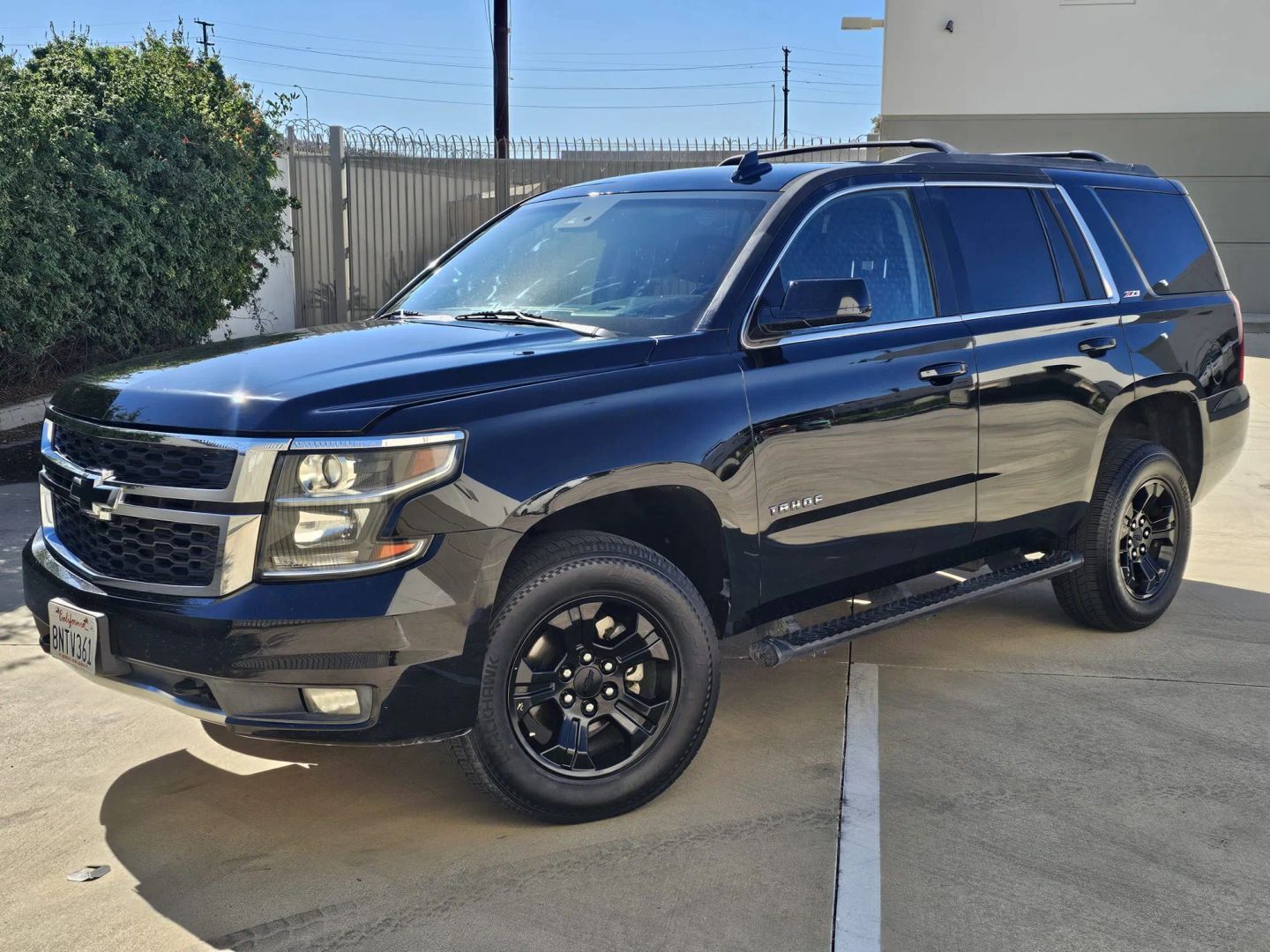 Chevrolet Tahoe photo 2