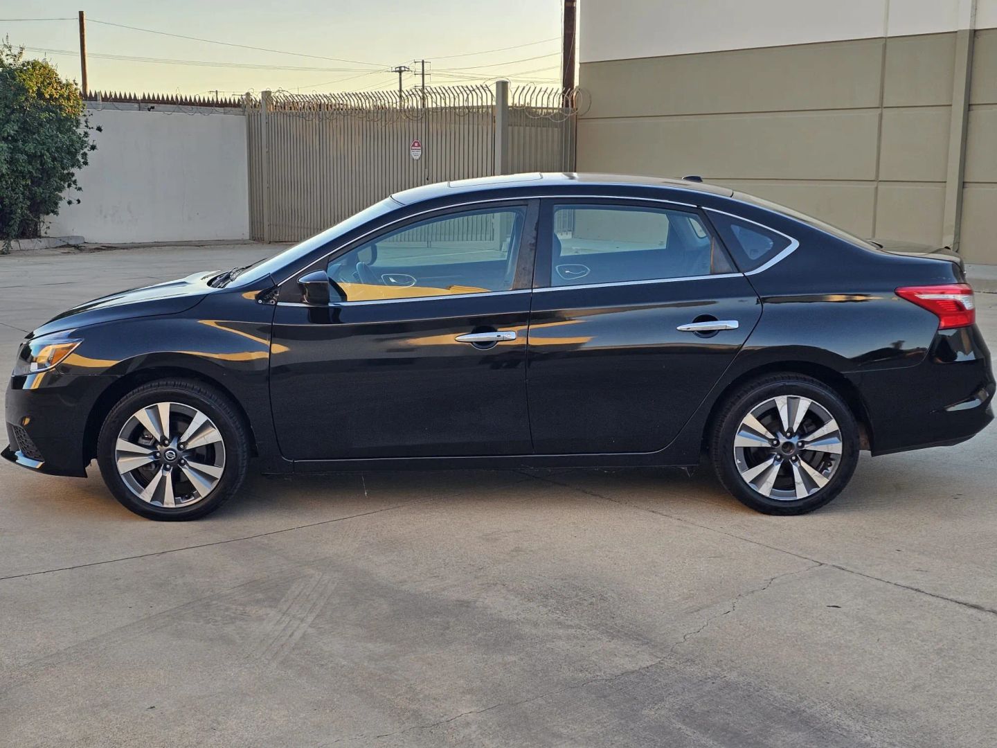 Photo 9 of this Nissan Sentra