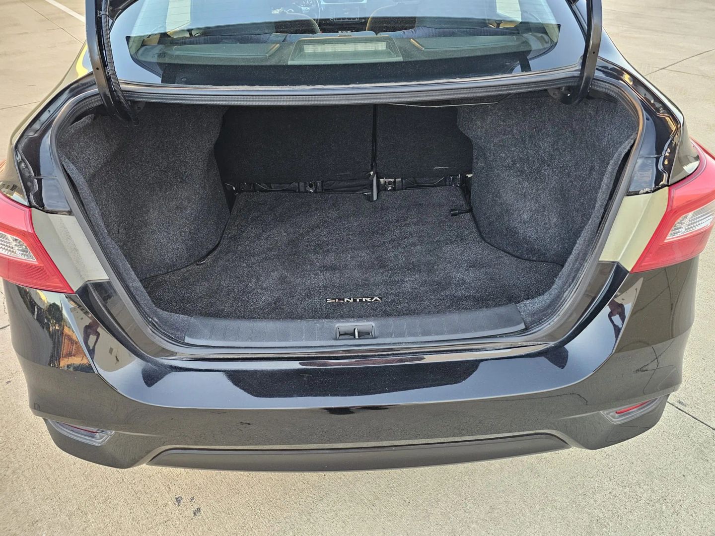 Photo 17 of this Nissan Sentra