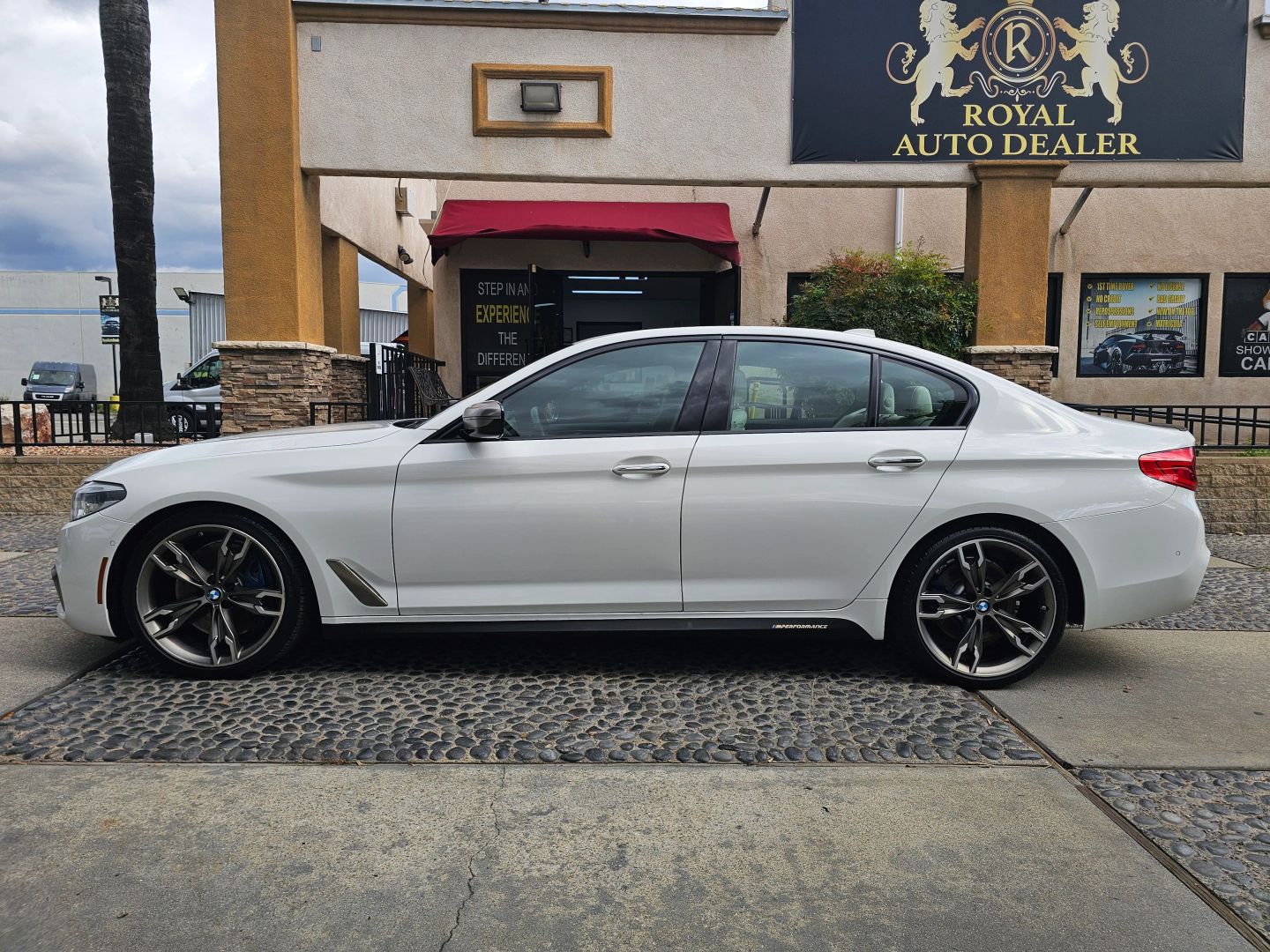 Photo 8 of this BMW 5 Series