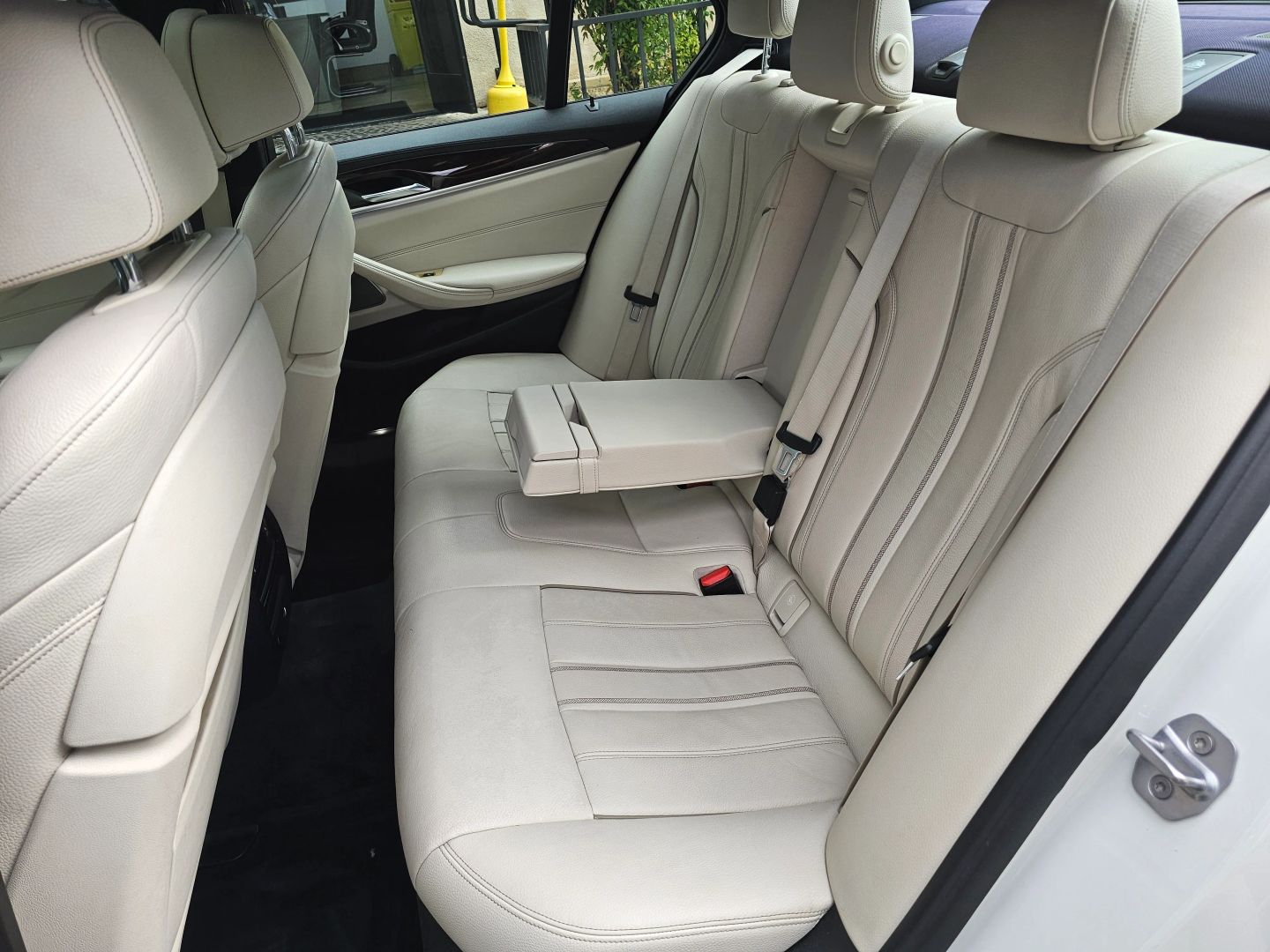 Photo 19 of this BMW 5 Series