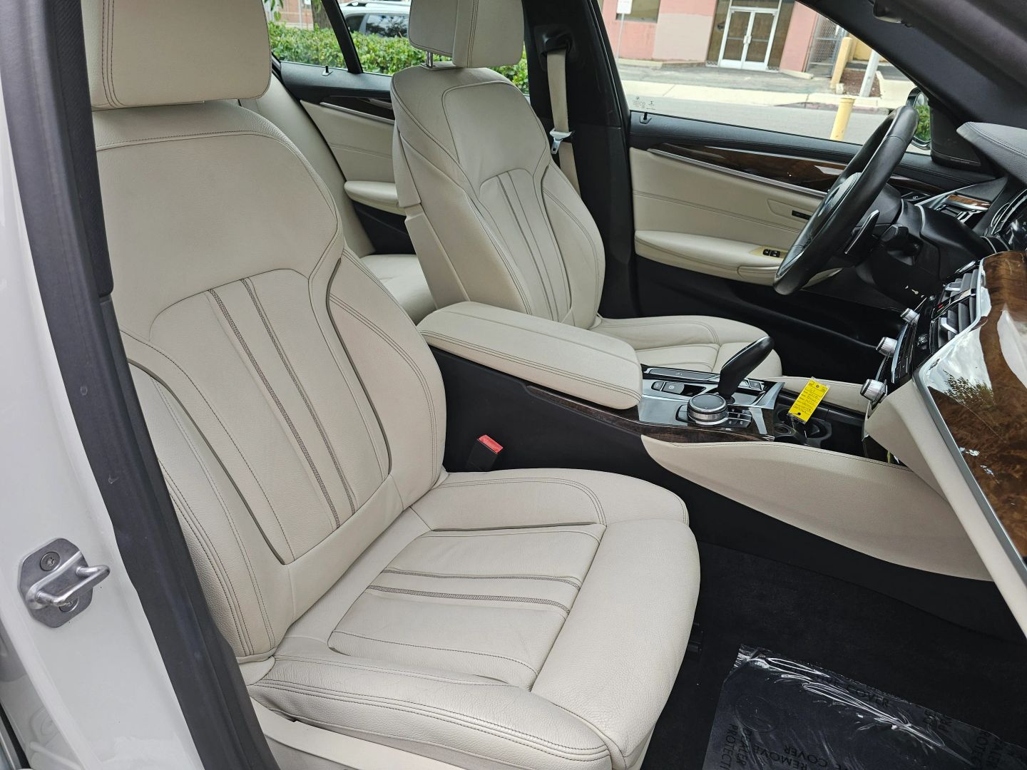 Photo 22 of this BMW 5 Series