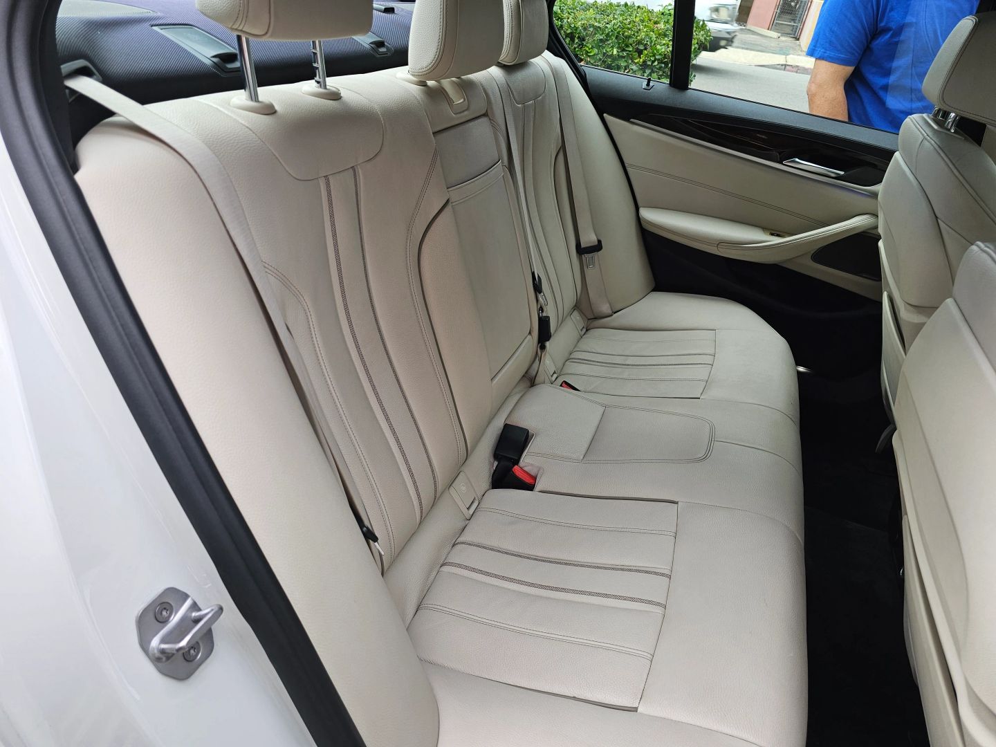 Photo 24 of this BMW 5 Series