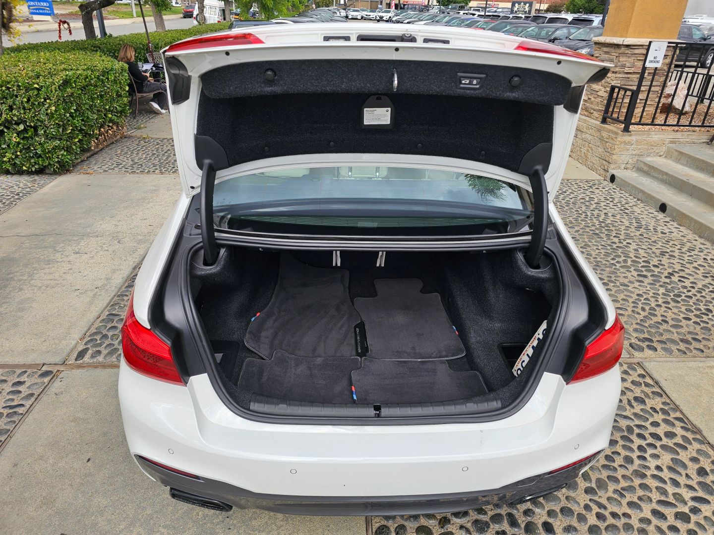 Photo 25 of this BMW 5 Series