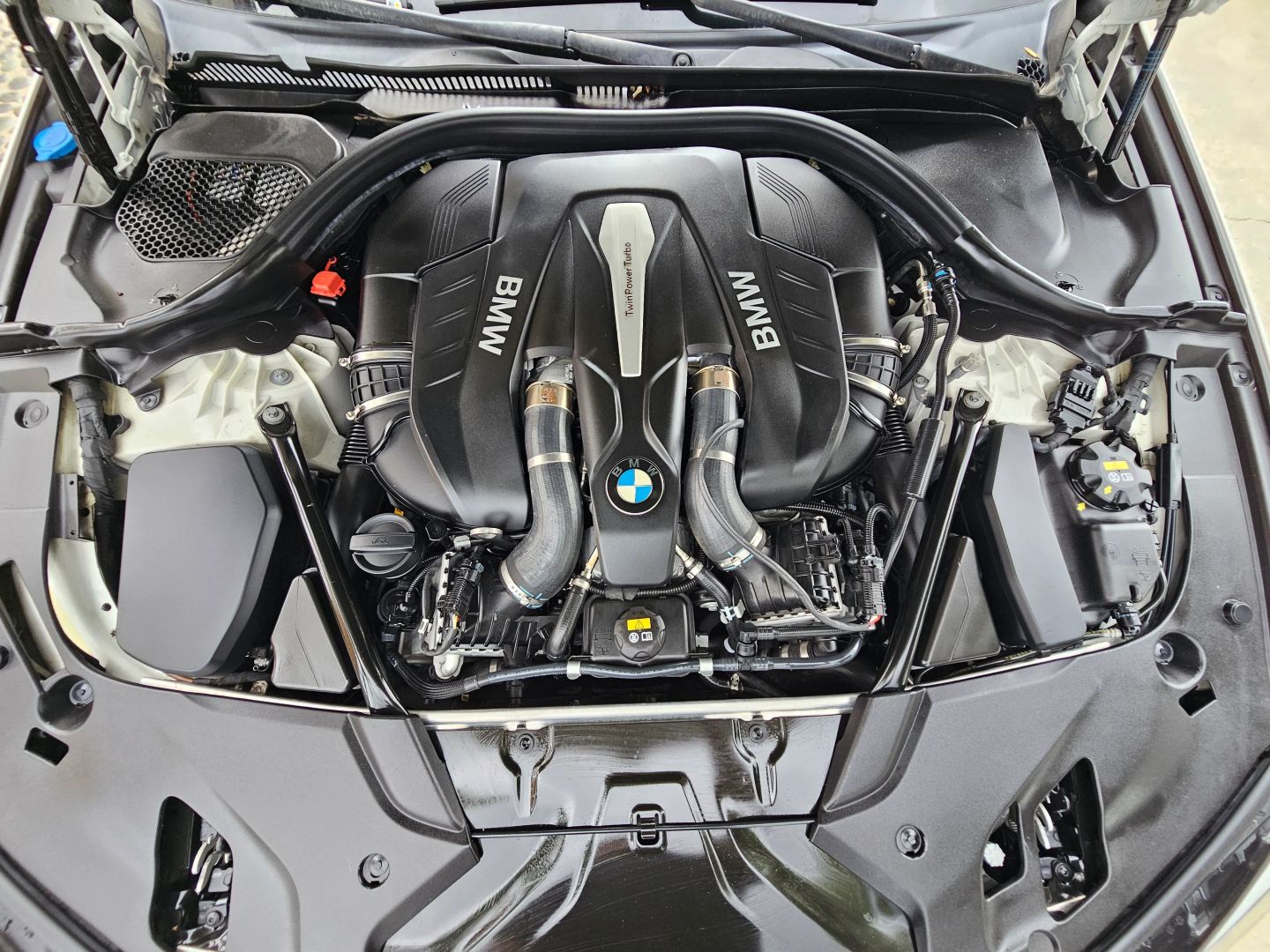 Photo 29 of this BMW 5 Series
