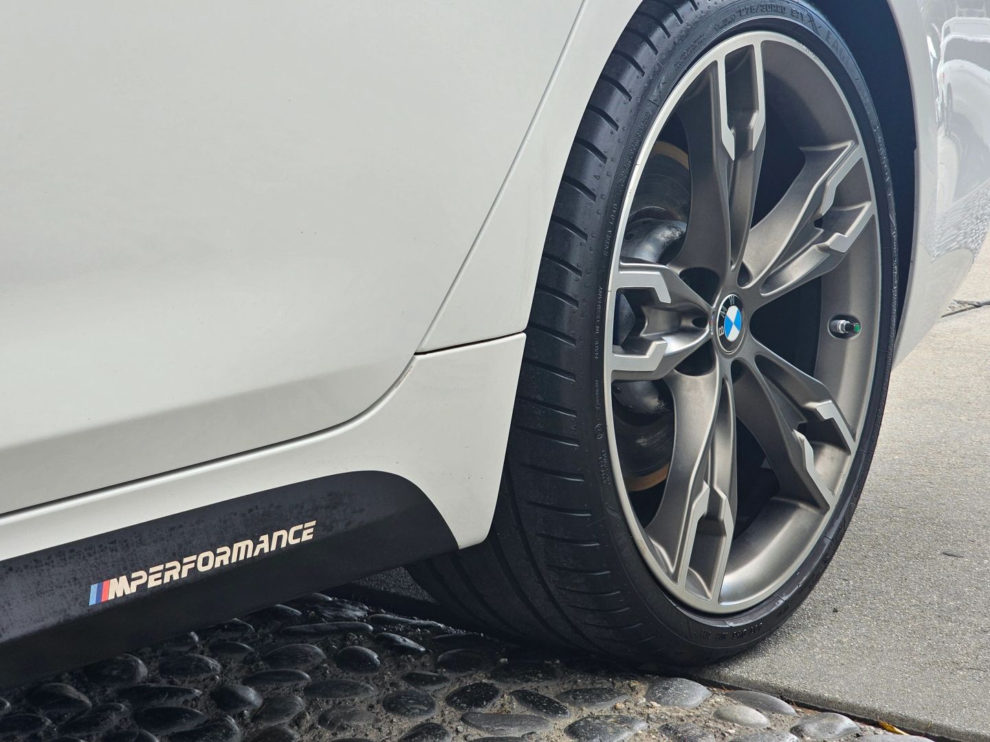 Photo 34 of this BMW 5 Series