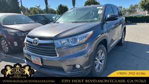 View 2015 Toyota Highlander 