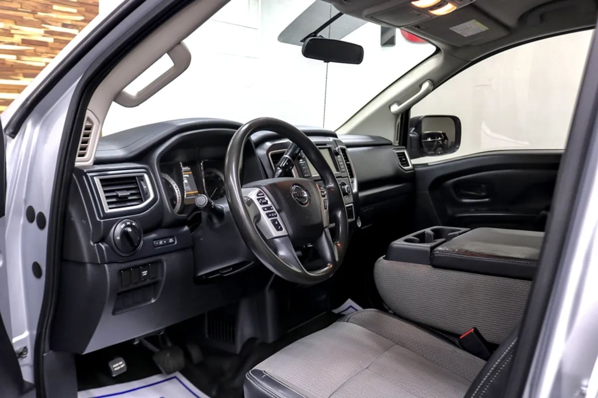 Nissan Titan photo 10