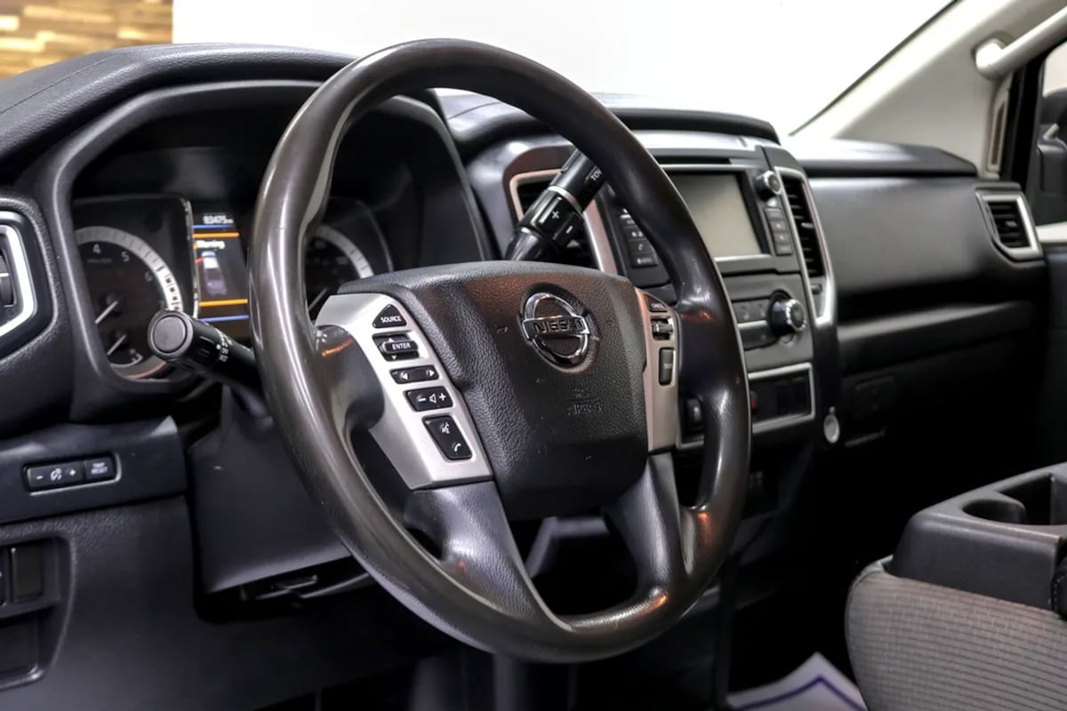 Nissan Titan photo 11
