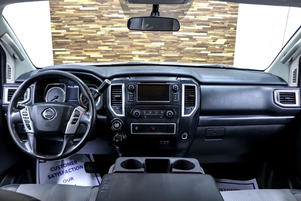 Nissan Titan photo 12