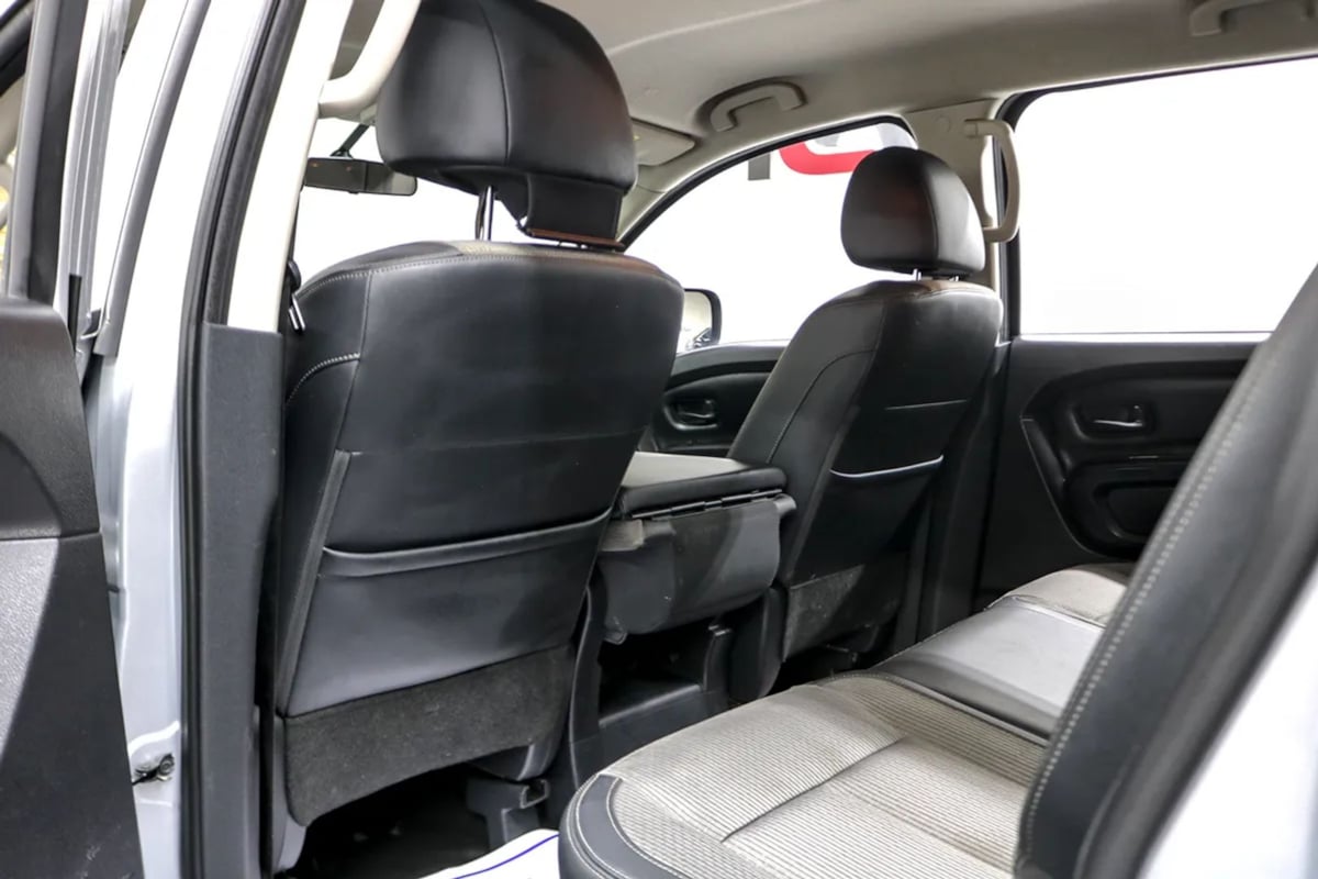 Nissan Titan photo 28