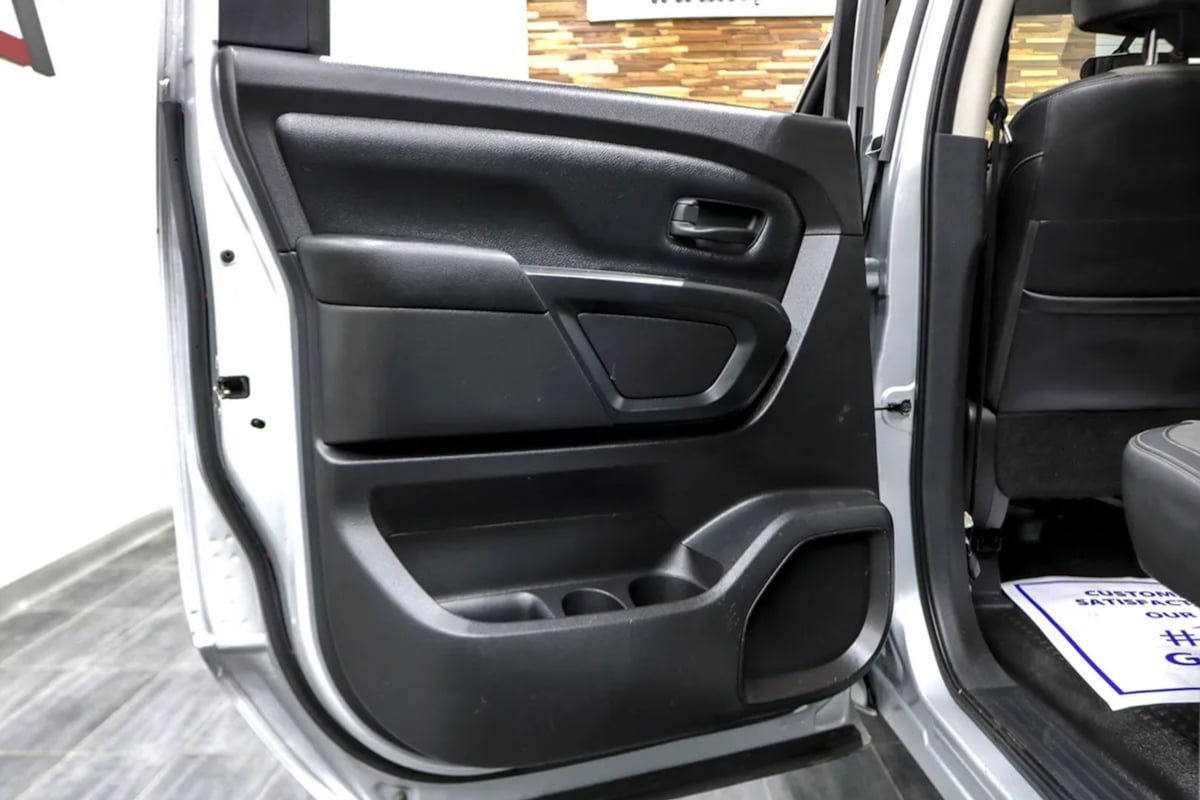 Nissan Titan photo 32