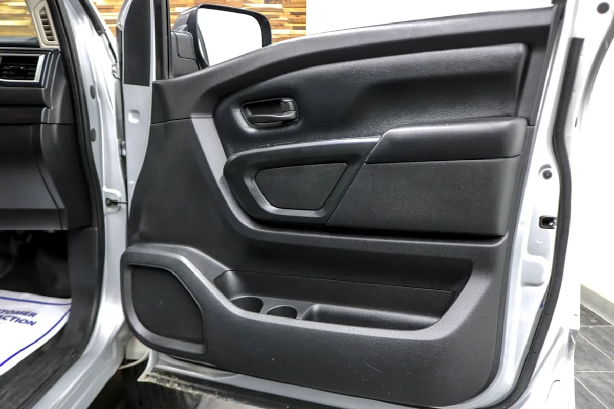 Nissan Titan photo 33