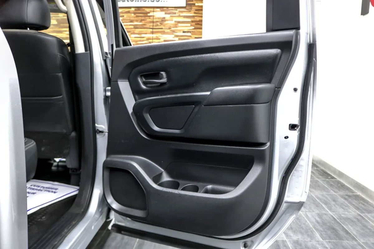 Nissan Titan photo 34