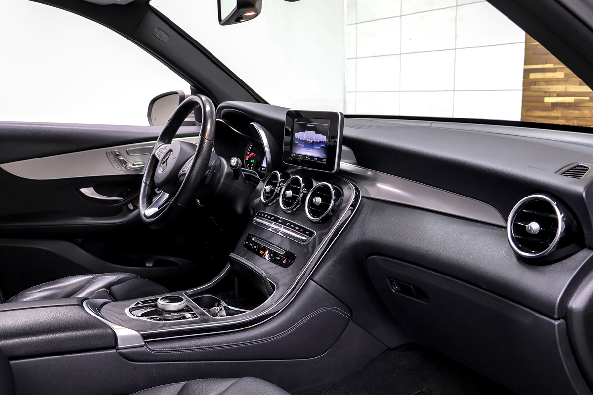 2019 Mercedes-Benz GLC GLC300 - Photo 12
