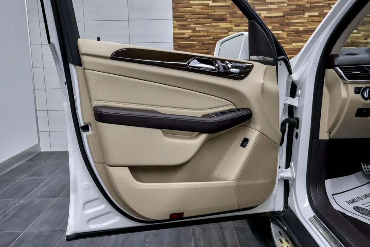 Mercedes-Benz GLE photo 35