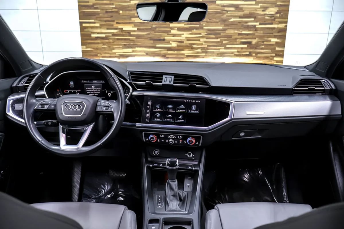 Audi Q3 photo 11