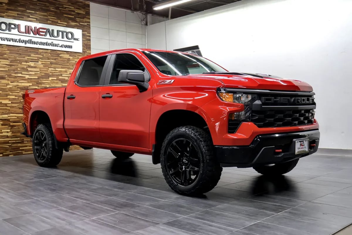 Chevrolet Silverado photo 2