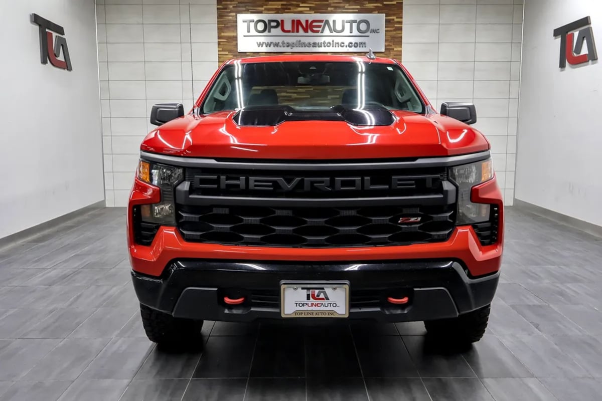 Chevrolet Silverado photo 3