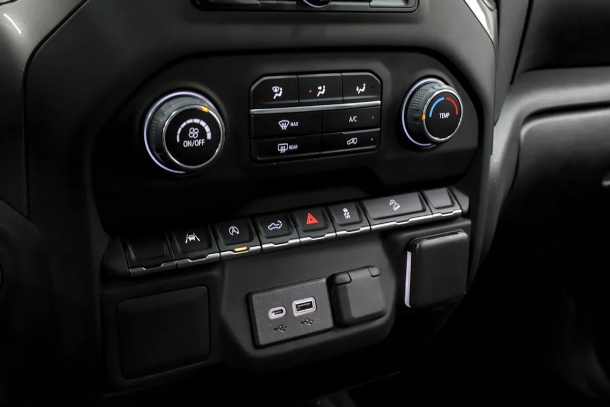 Chevrolet Silverado photo 17