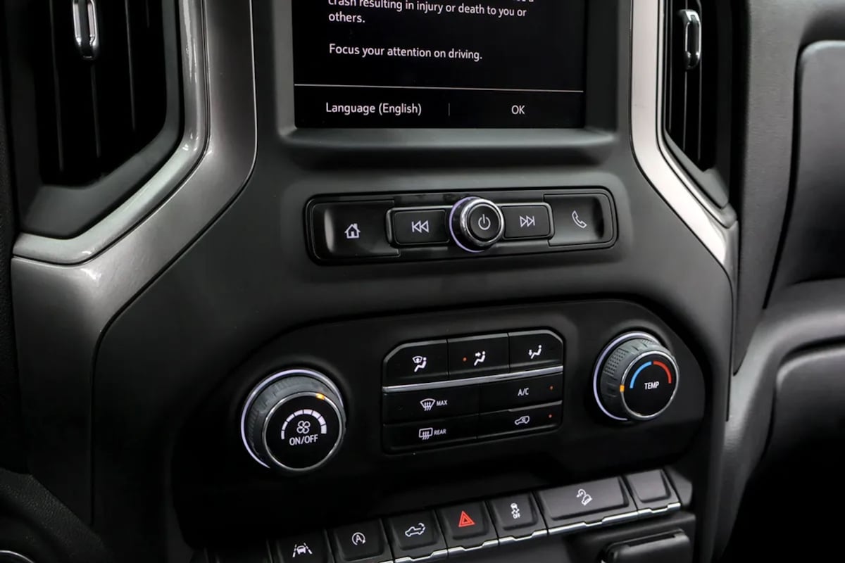 Chevrolet Silverado photo 18
