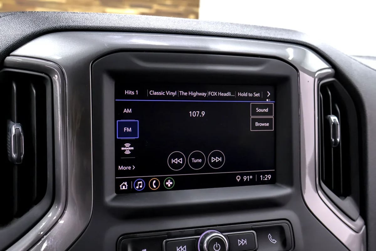 Chevrolet Silverado photo 19