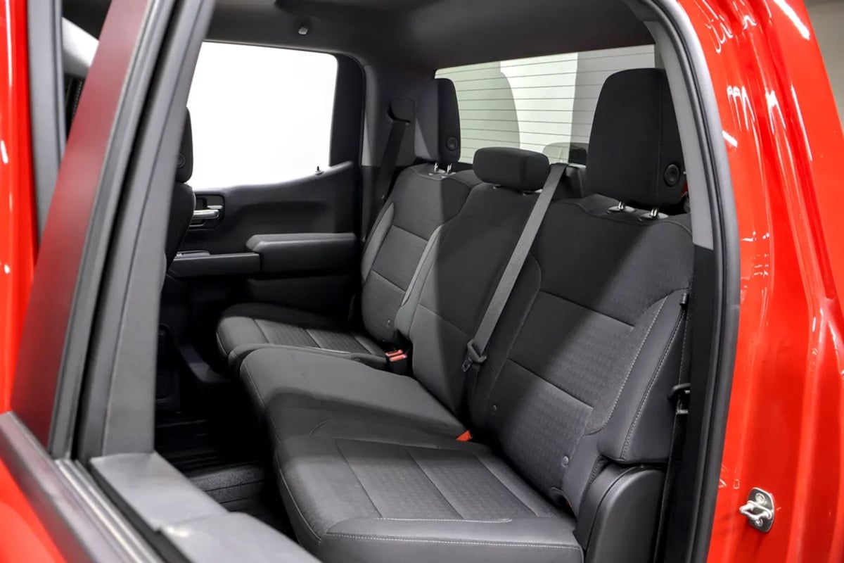 Chevrolet Silverado photo 29