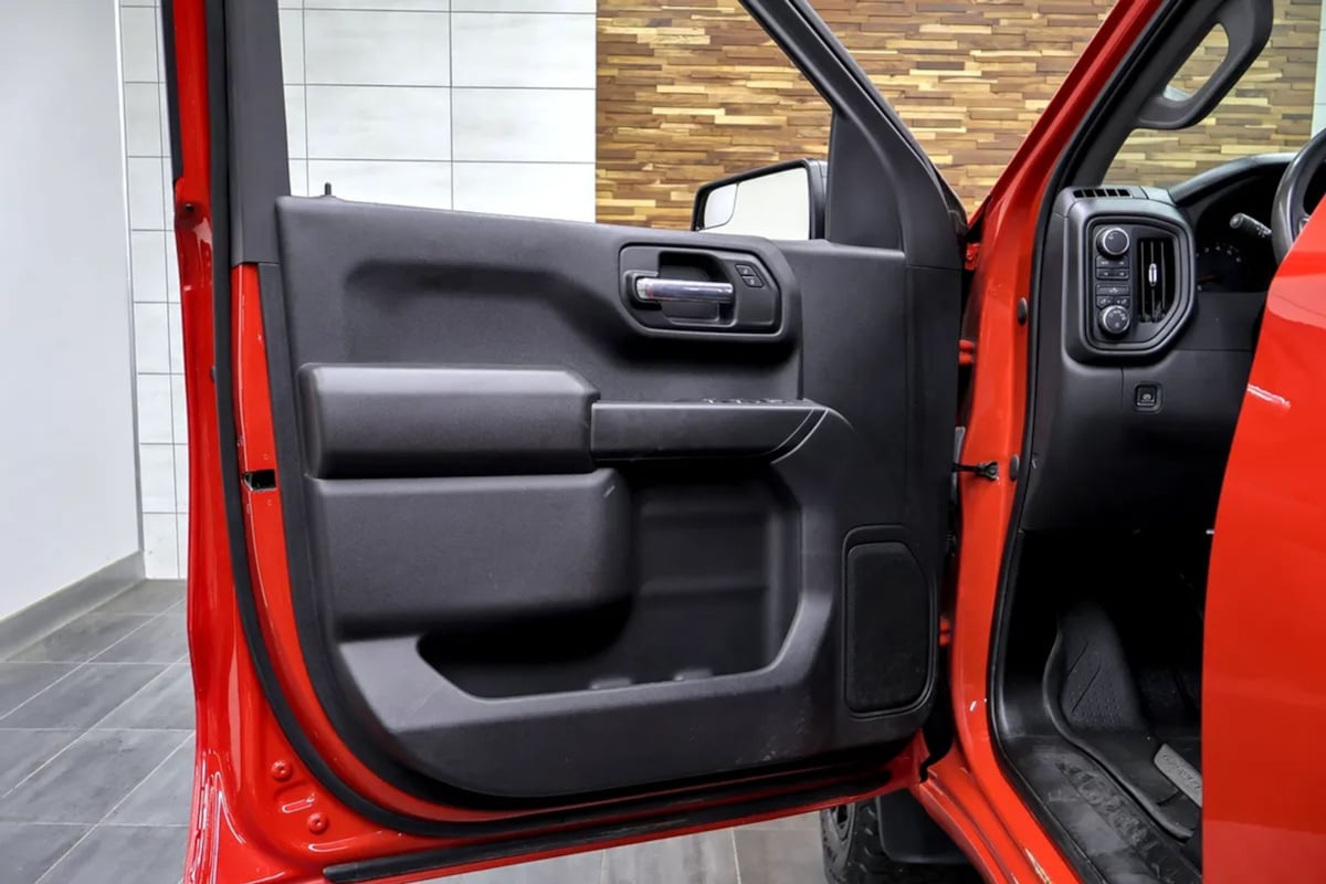 Chevrolet Silverado photo 33