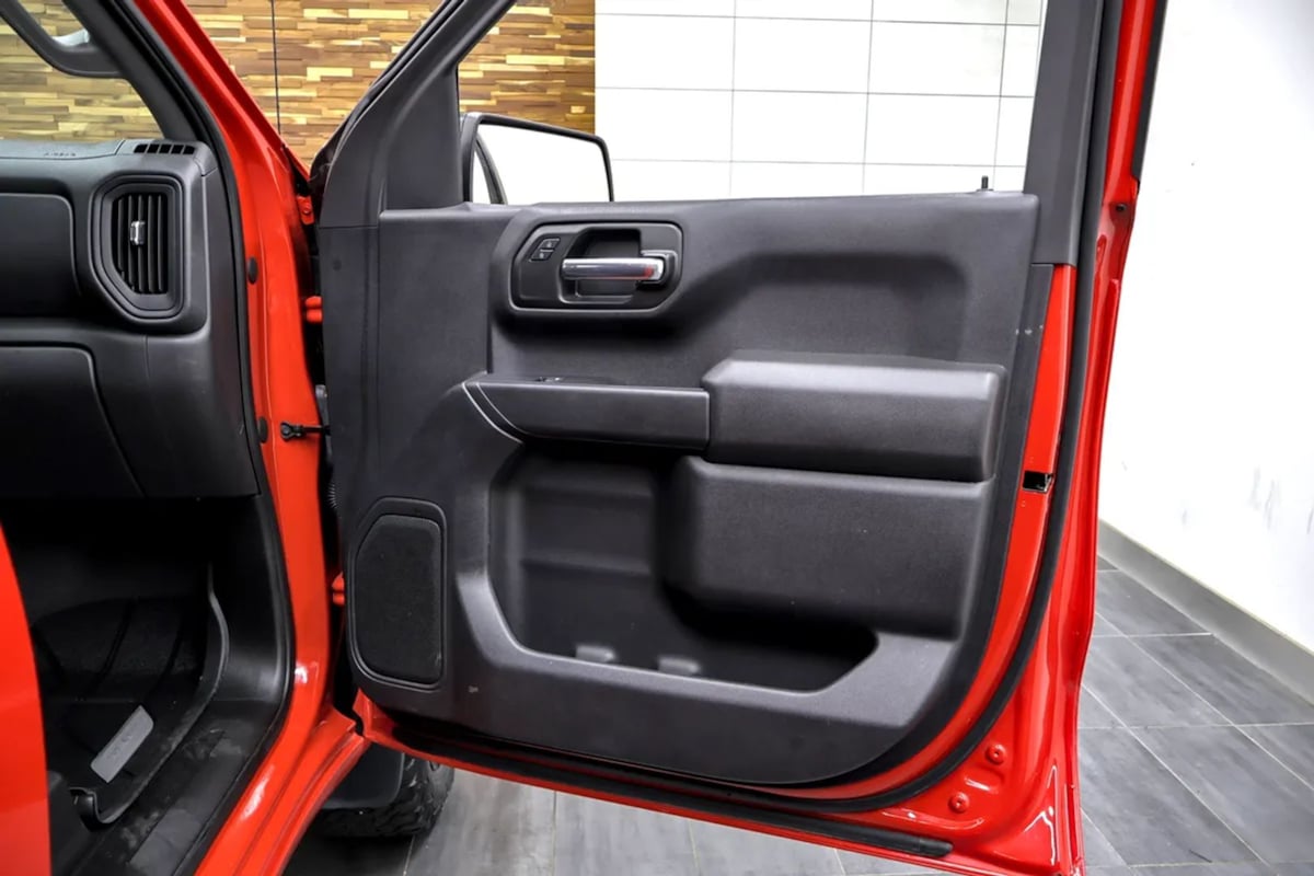 Chevrolet Silverado photo 35