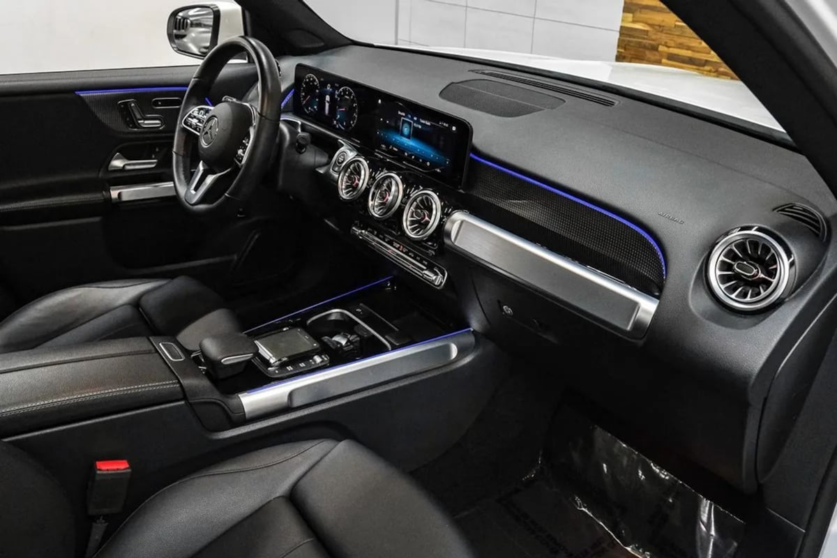 Mercedes-Benz GLB 250 photo 12