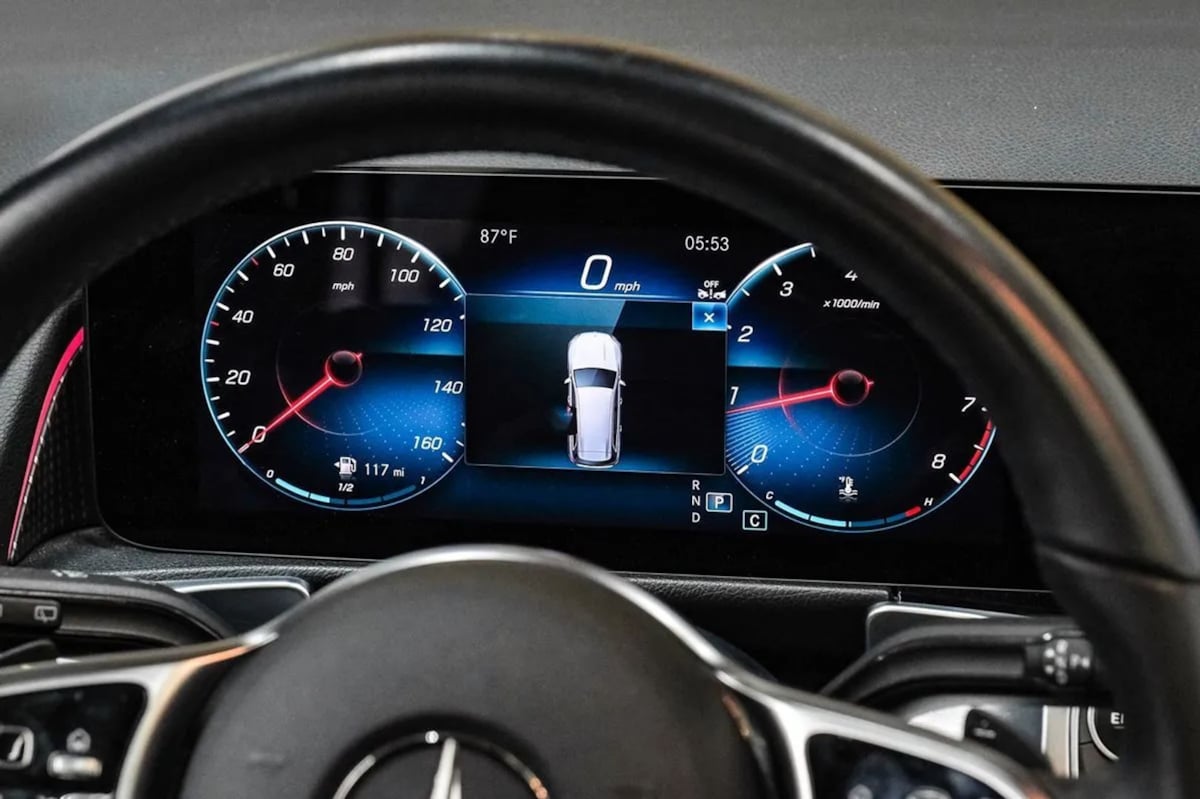 Mercedes-Benz GLB 250 photo 18