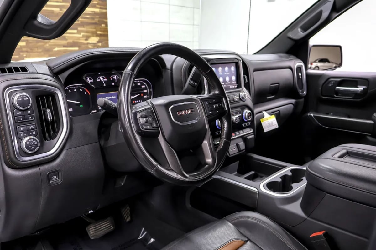GMC Sierra photo 10