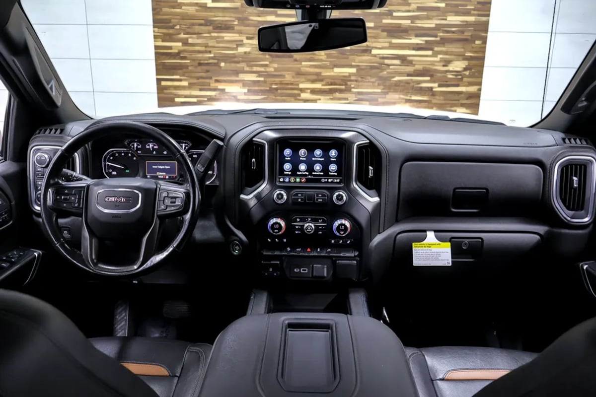 GMC Sierra photo 11