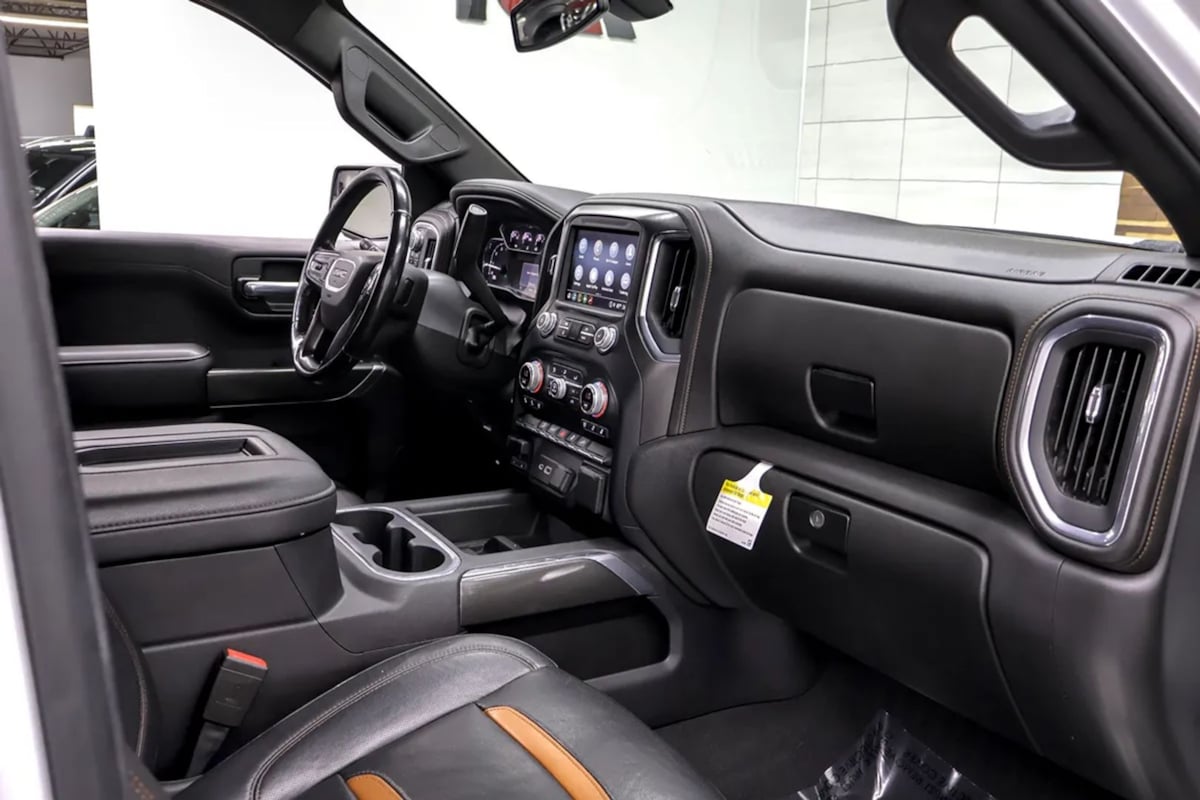 GMC Sierra photo 12