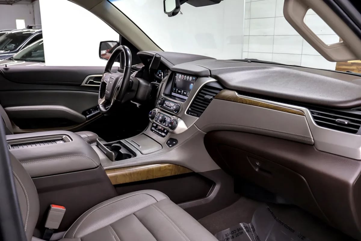 GMC Yukon photo 12