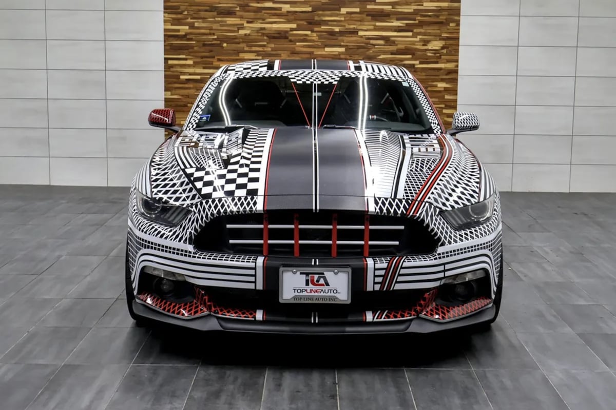 Ford Mustang photo 3