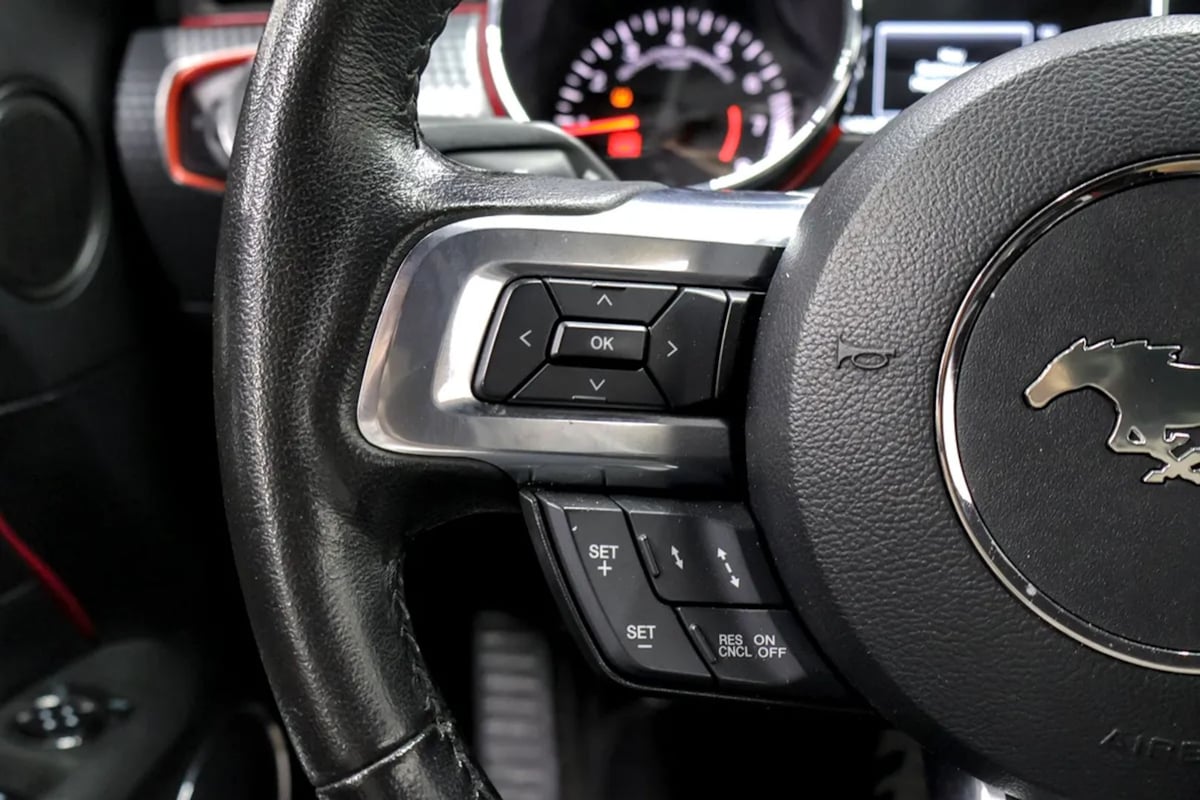 Ford Mustang photo 13
