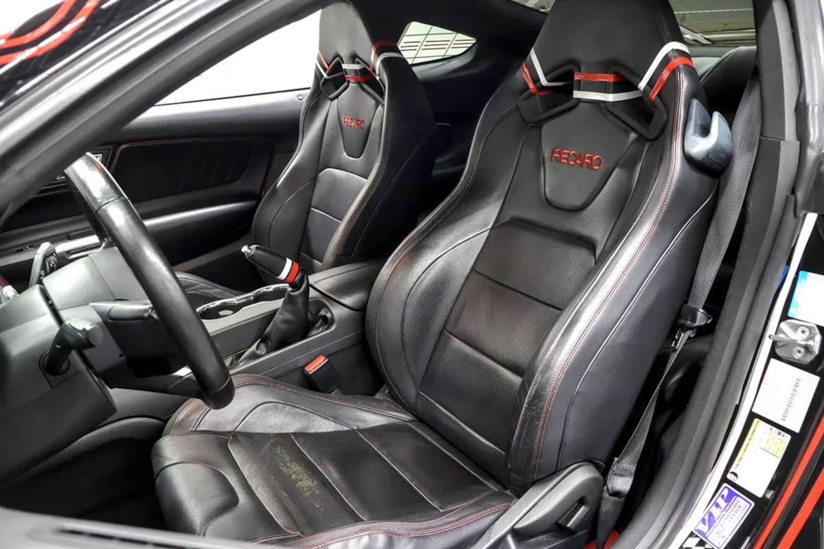 Ford Mustang photo 28