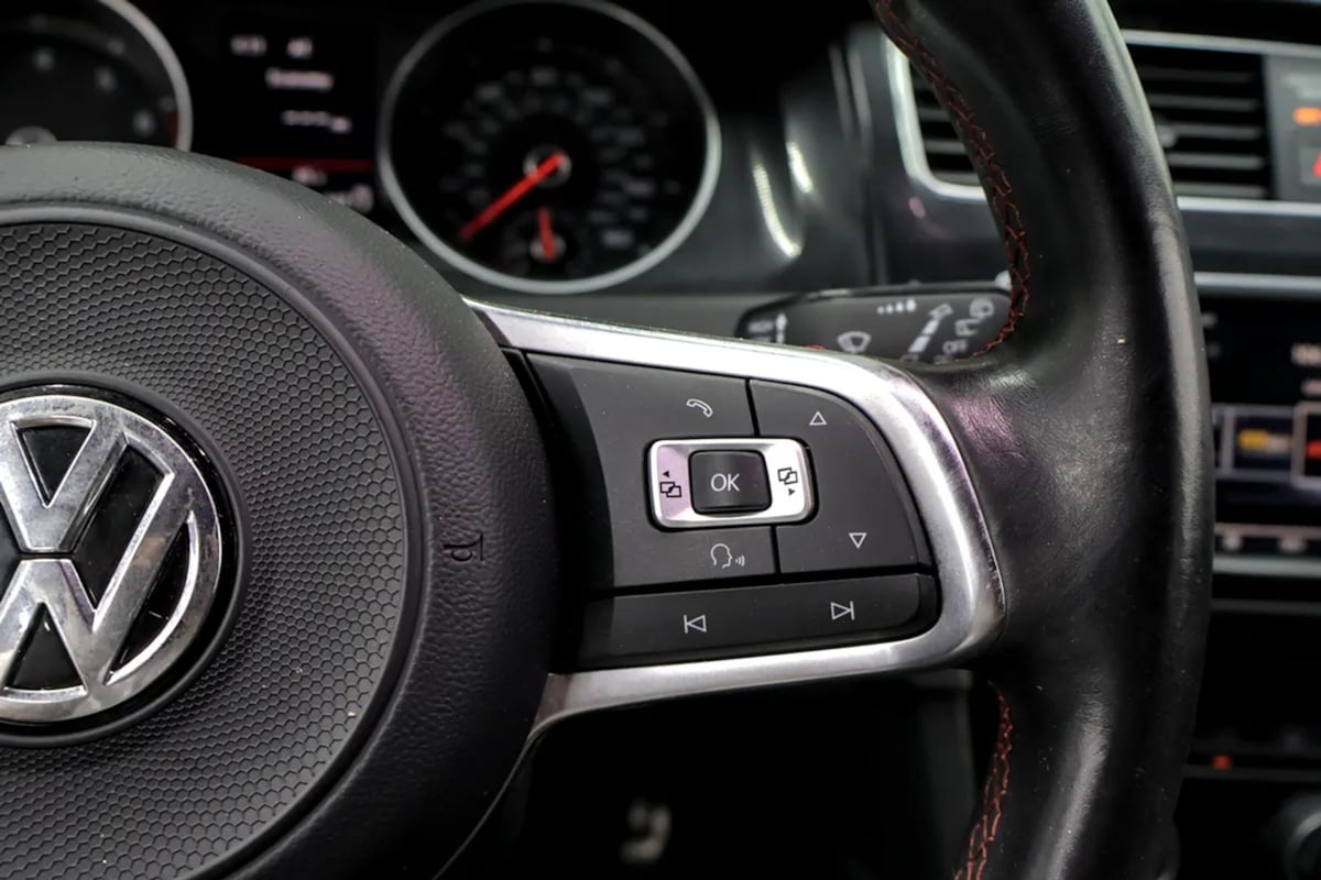 Volkswagen Golf GTI photo 14