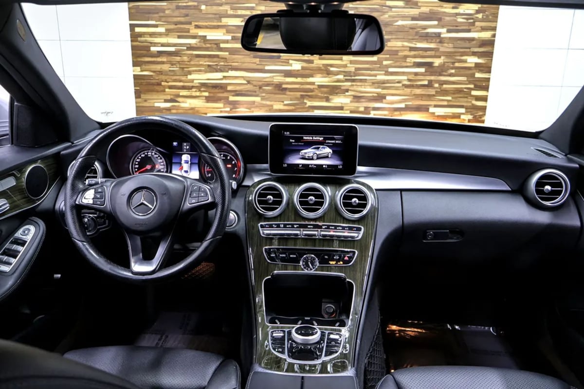 Mercedes-Benz C300 photo 11