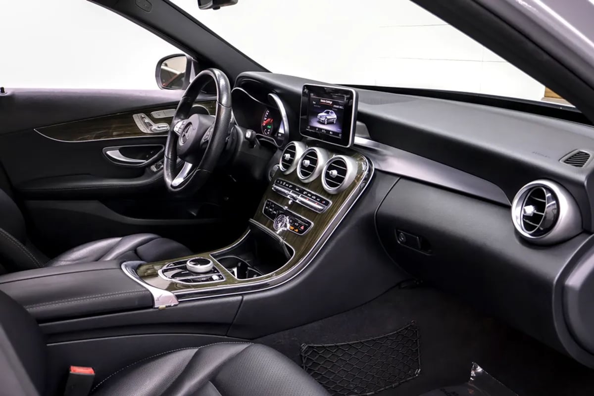 Mercedes-Benz C300 photo 12