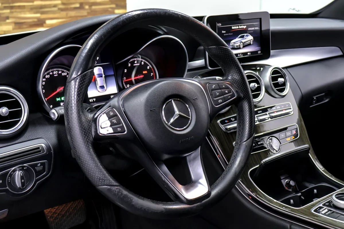 Mercedes-Benz C300 photo 13
