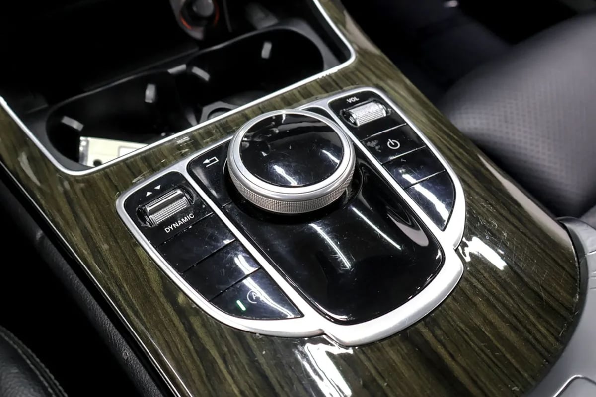 Mercedes-Benz C300 photo 15