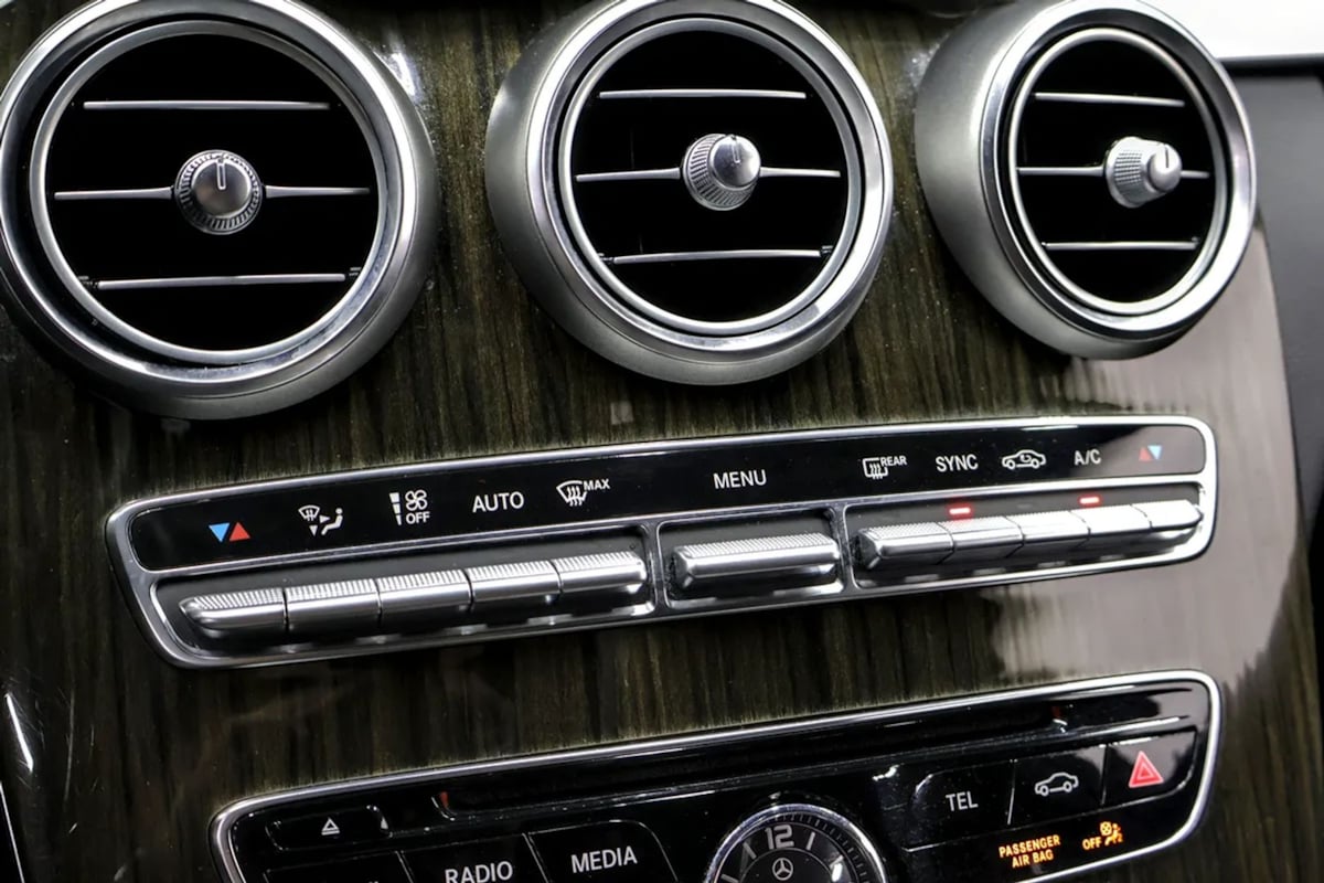 Mercedes-Benz C300 photo 17